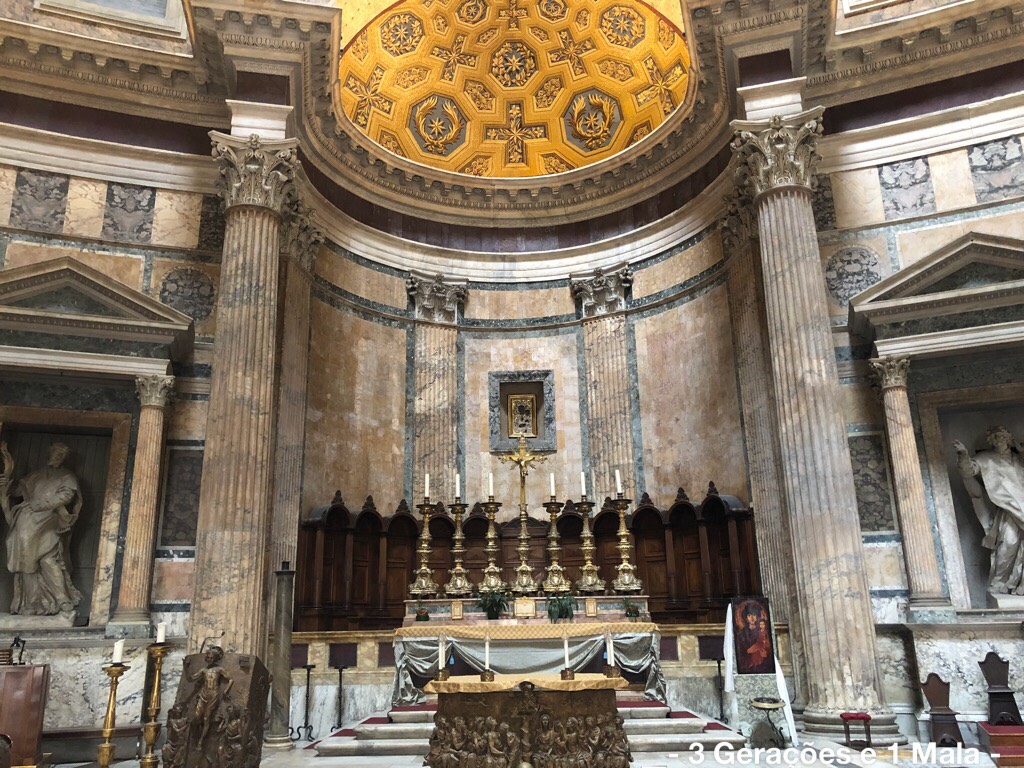 Pantheon - Altar