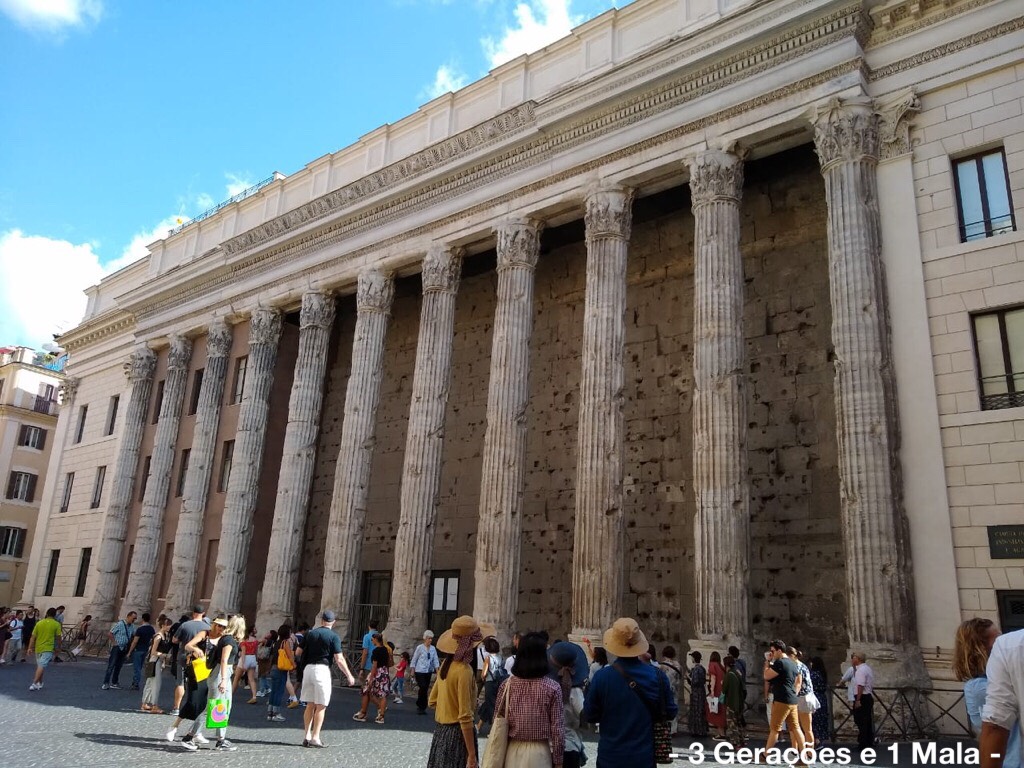 Templo de Adriano - Lateral